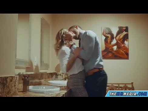 ❤️ ໃນເວລາທີ່ຜິວເນື້ອສີຂາວ busty seduces ທ່ານຢູ່ໃນຫ້ອງນ້ໍາສາທາລະນະ ️ ສະຫຼັດ ຢູ່ທີ່ພວກເຮົາ lo.onlyhdporn.ru%